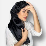 Soulta Long Cap Black | Pretty Curly Girl | Curly girl method approved | Vegan curly hair products | Krullen | Krullend haar | Satijnen slaapmuts voor lange krullen | Long satin cap to protect curls overnight | Curly girl approved