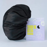 Soulta Satin Bonnet Black | Pretty Curly Girl | Curly girl method approved | Vegan curly hair products | Krullen | Krullend haar | Satijnen slaapmuts voor krullen | Satin bonnet to protect curls against frizz and breakage overnight | Curly girl approved