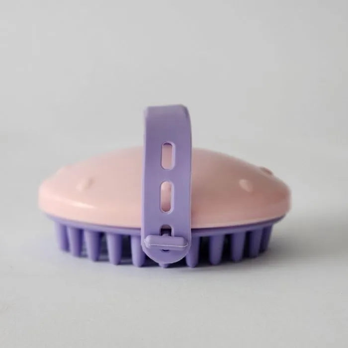 Soulta Shampoo Brush | Pretty Curly Girl | Curly girl method approved | Vegan curly hair products | Krullen | Krullend haar | Hoofdhuidborstel voor krullen en haargroei | Scalp massage brush for healthy hair growth and clean scalp | Curly girl approved